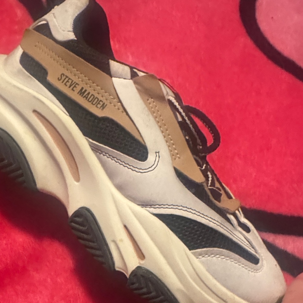 Steve Madden women’s Black and Tan Sneakers